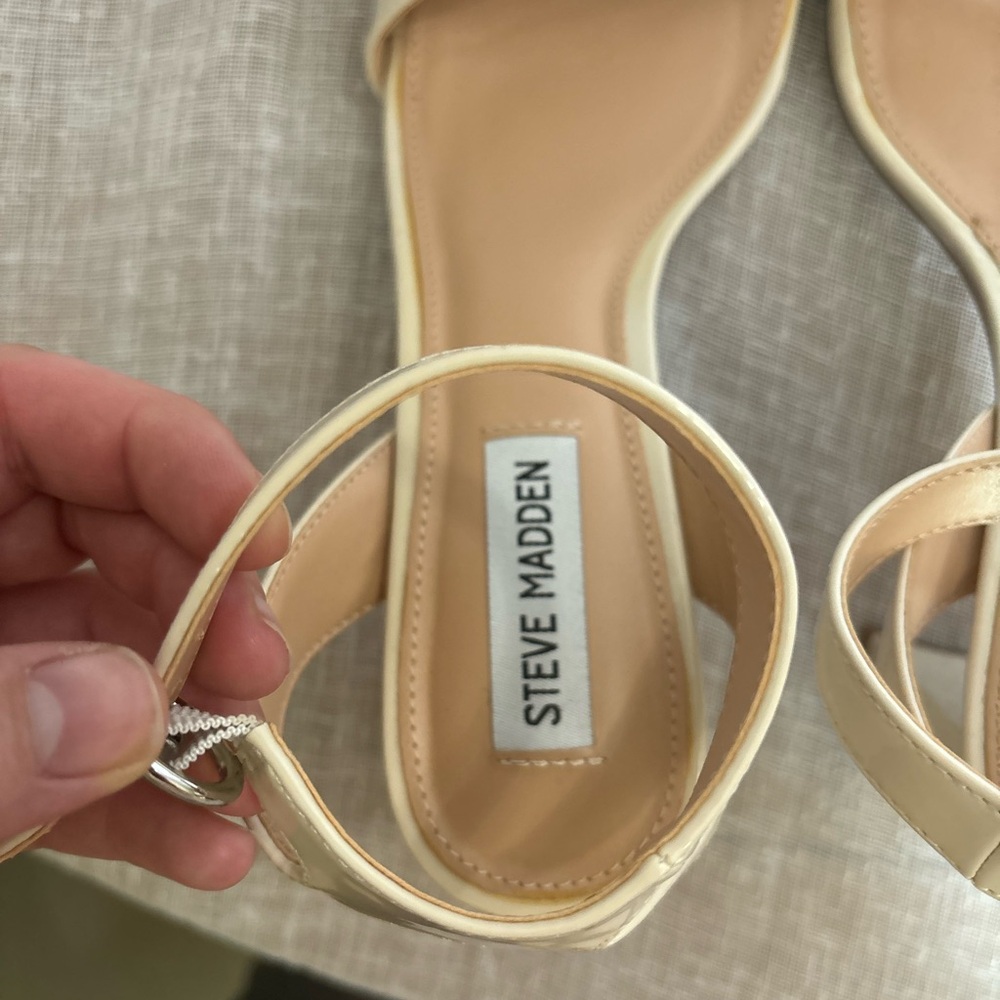 NWOB Steve Madden SZ 7.5 "GIFTED" Ivory Women's Cream Buckle Block Sandals Heels - Picture 7 of 9